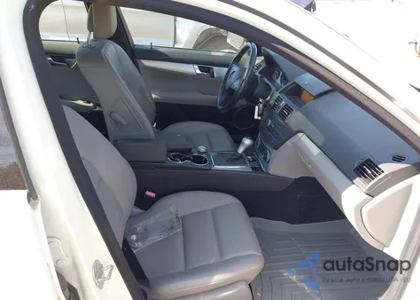 2008 Mercedes-Benz C 300 Luxury 4Matic/Sport 4Matic из США, поврежденный, VIN WDDGF81X68F183345